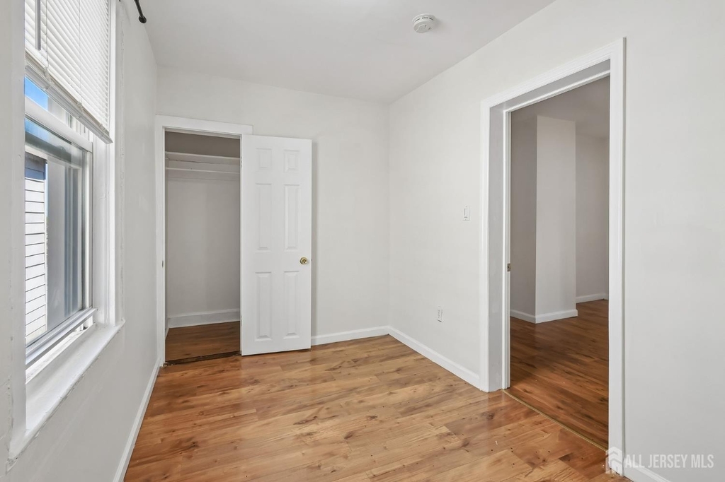 660 Charles Street - Photo 12
