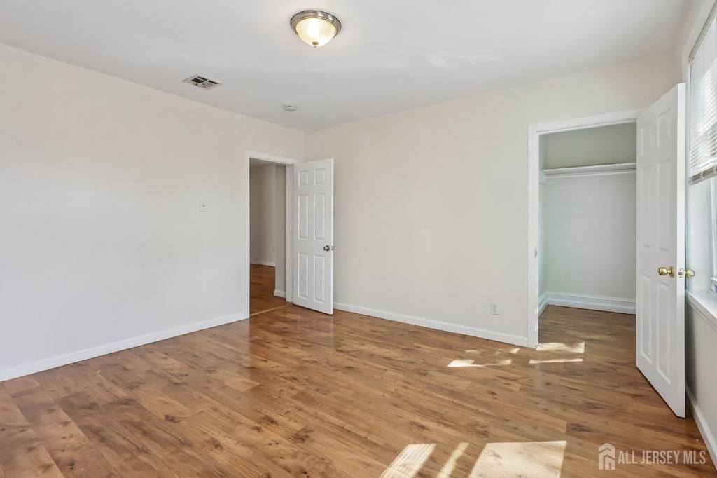660 Charles Street - Photo 9