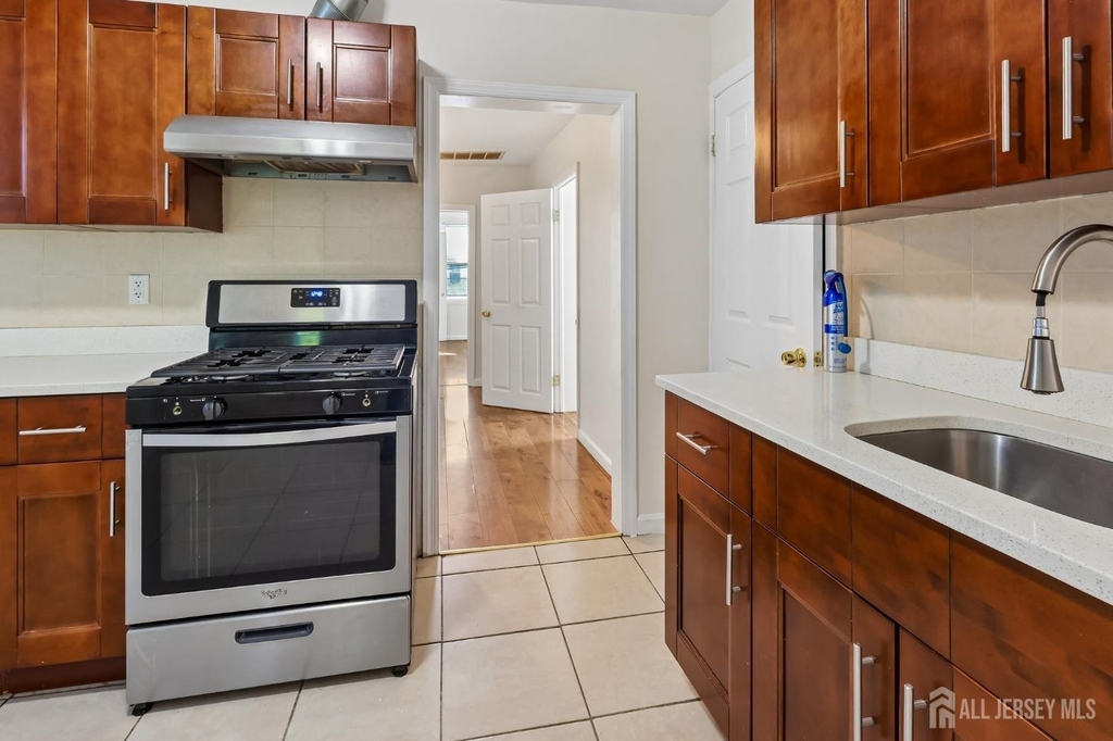 660 Charles Street - Photo 18