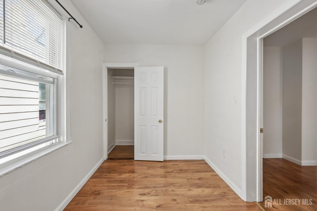 660 Charles Street - Photo 11