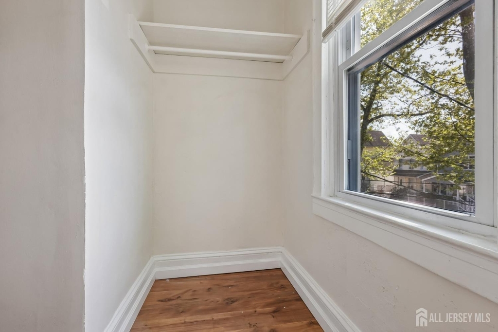 660 Charles Street - Photo 8