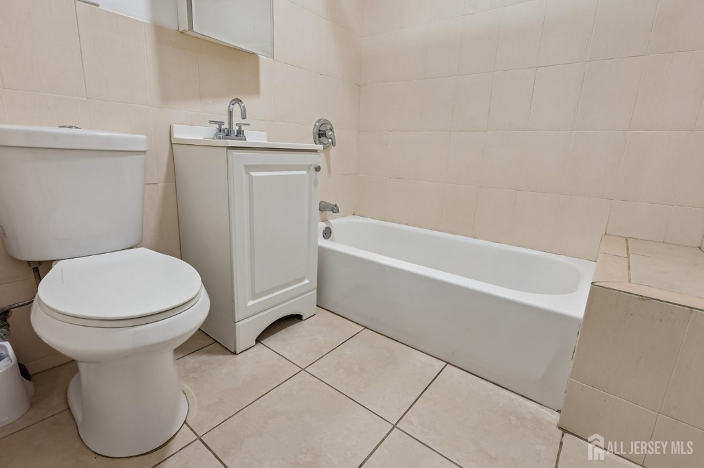 660 Charles Street - Photo 17