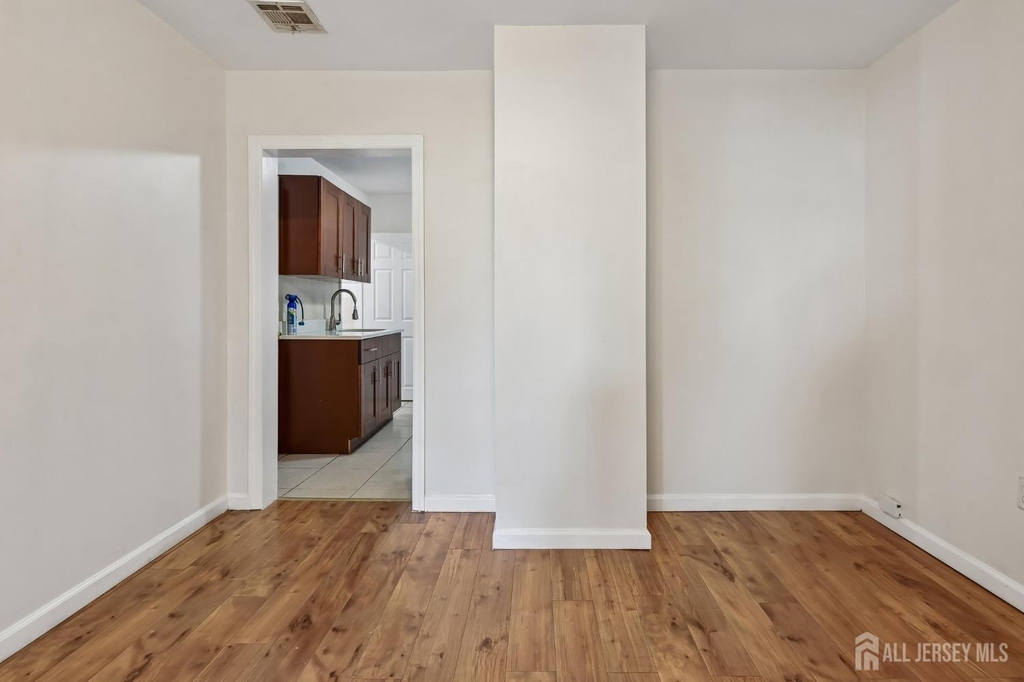 660 Charles Street - Photo 6