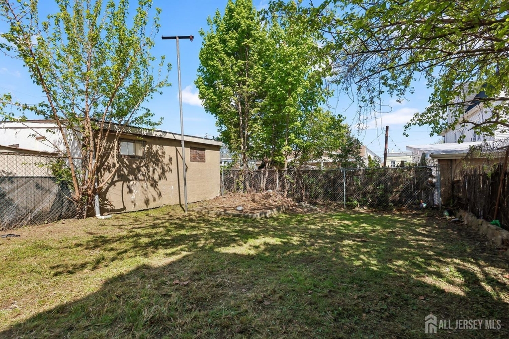 660 Charles Street - Photo 4