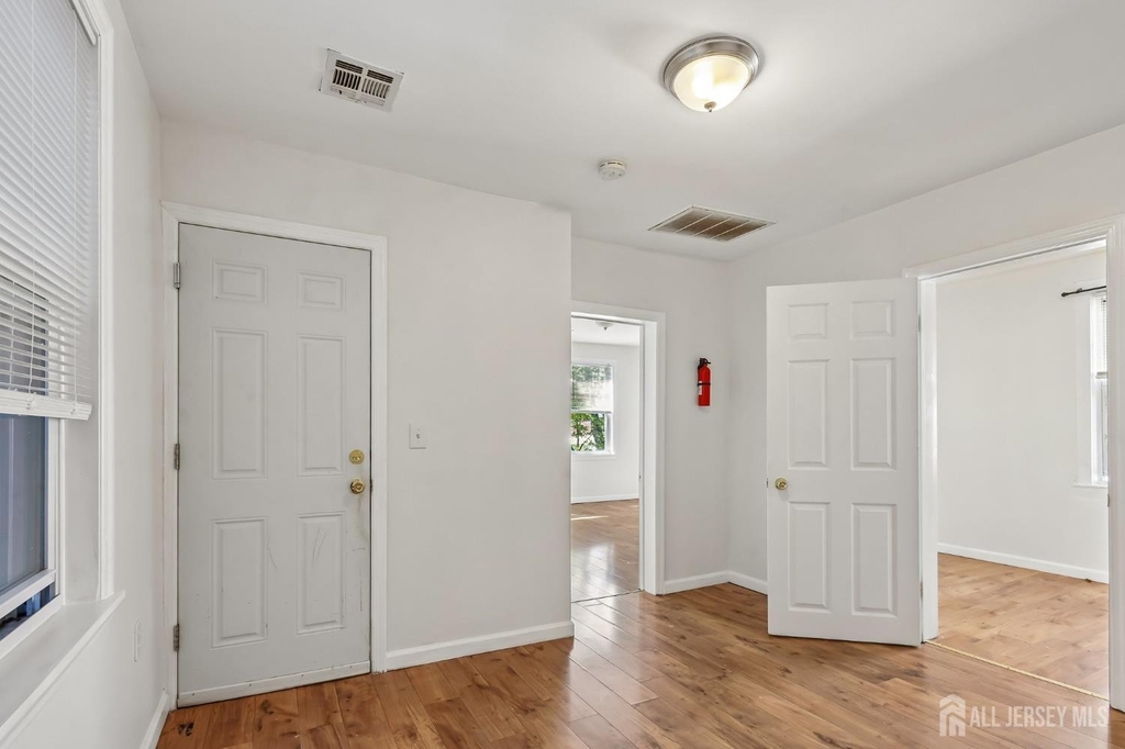 660 Charles Street - Photo 7