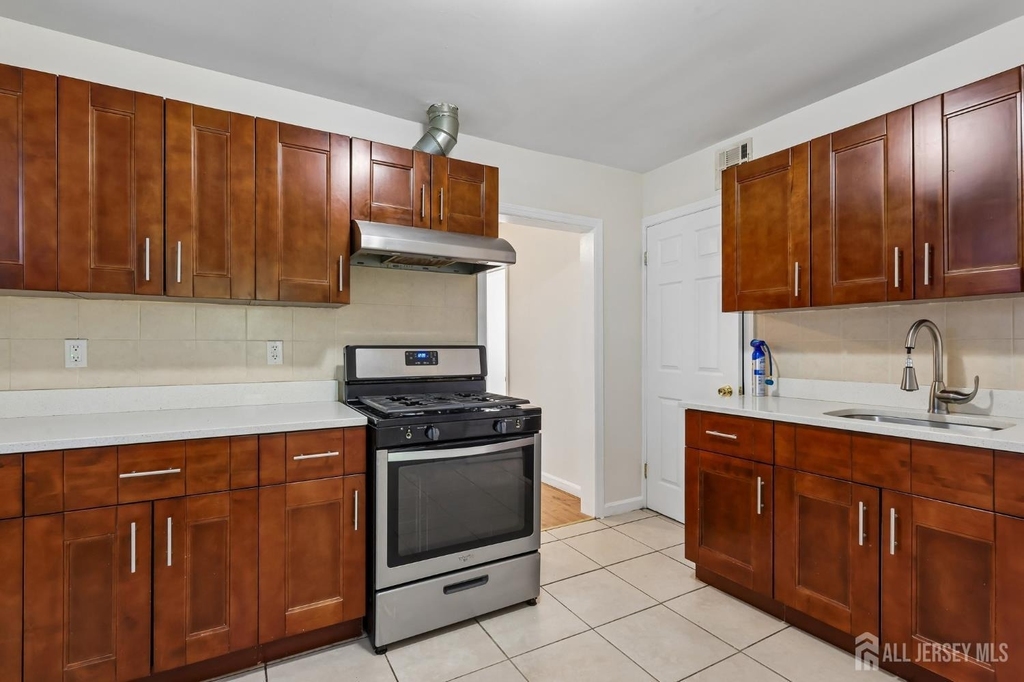 660 Charles Street - Photo 13