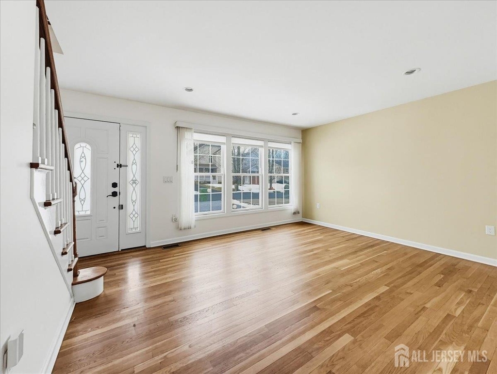 37 Jersey Avenue - Photo 2