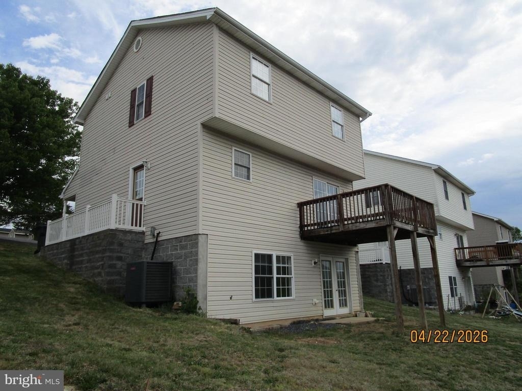 540 Thompson - Photo 23
