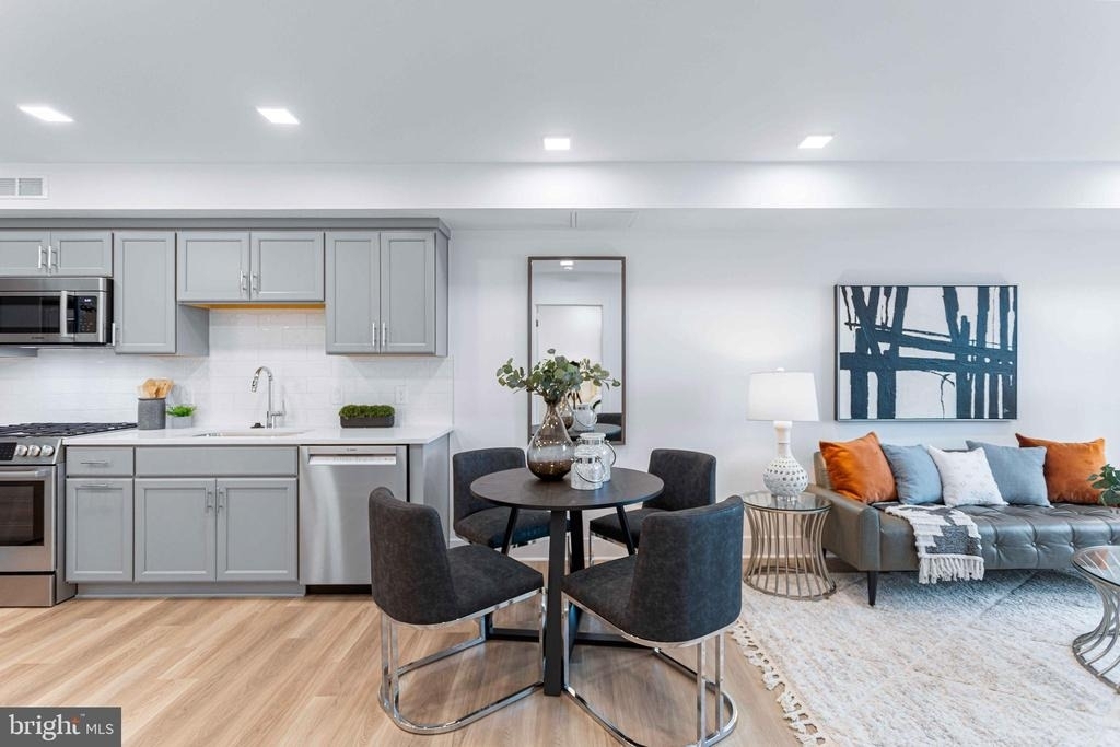 701 N Henry Street - Photo 16