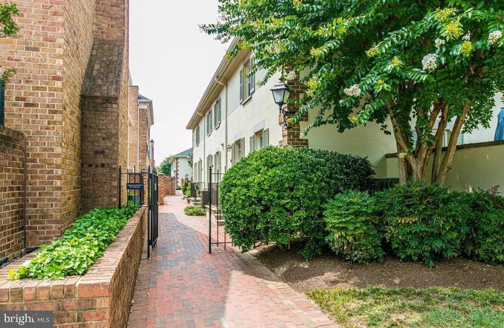 982 N Royal Street - Photo 9