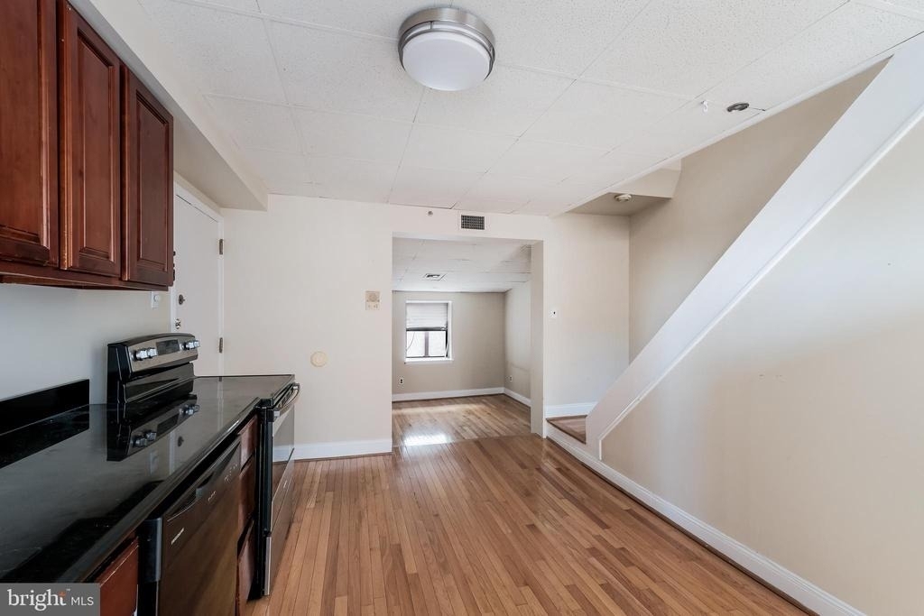 937 Christian Street - Photo 11