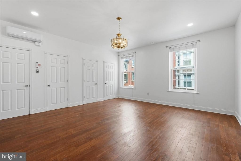 1006 Pine Street - Photo 2