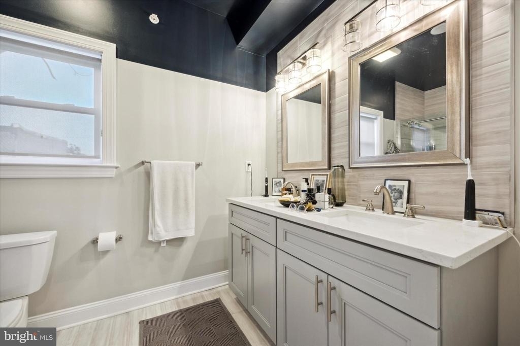 2137 N Darien Street - Photo 9