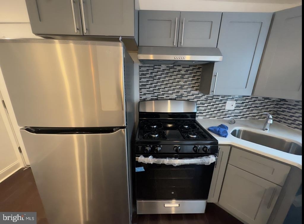 1635 W Girard Avenue - Photo 1