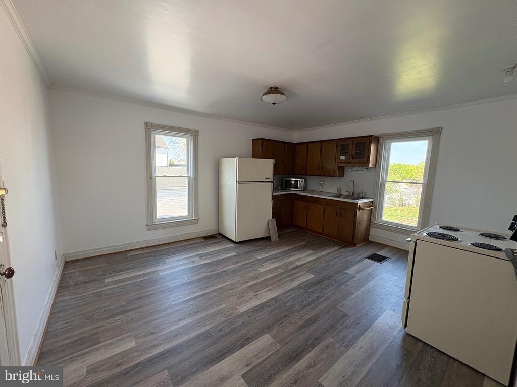 50 E North Street - Photo 2