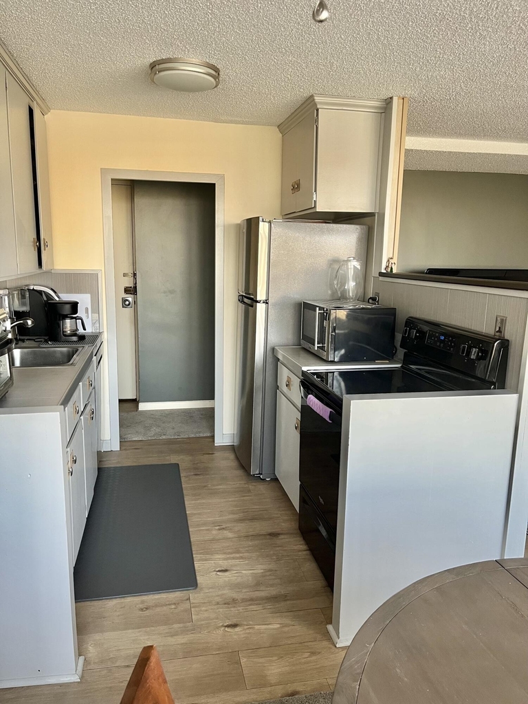8900 E Jefferson Avenue - Photo 3
