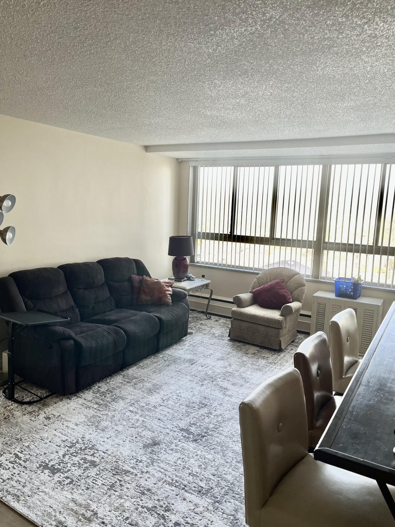 8900 E Jefferson Avenue - Photo 4