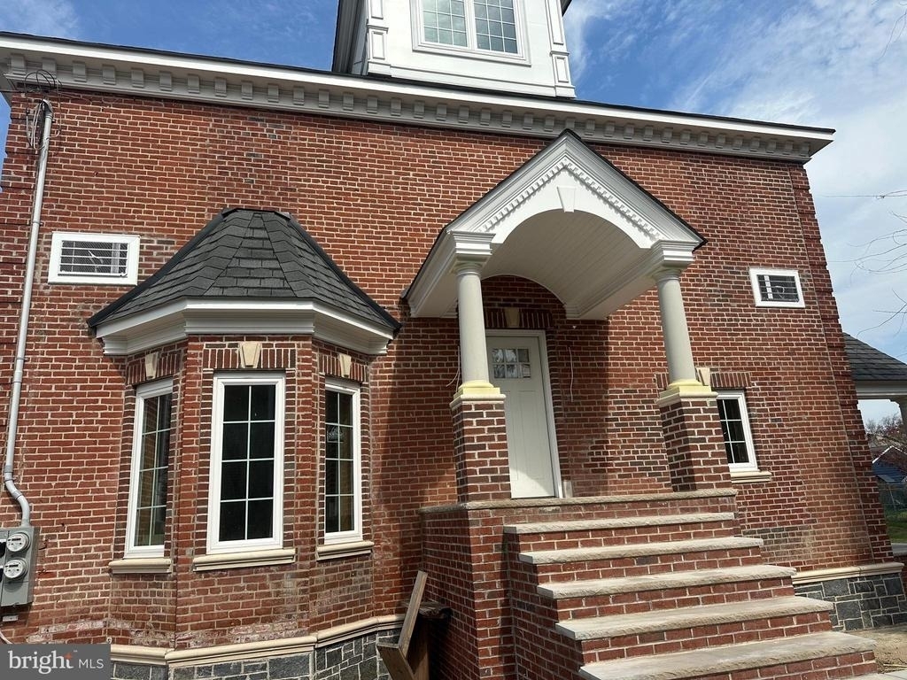 340 Connecticut Avenue - Photo 1