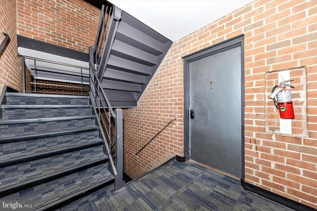 884 College Parkway - Photo 3