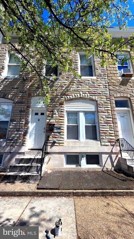 539 N Luzerne Avenue - Photo 0