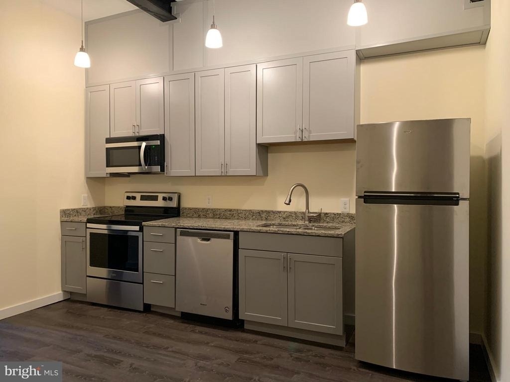 833 N Market Street - Photo 3