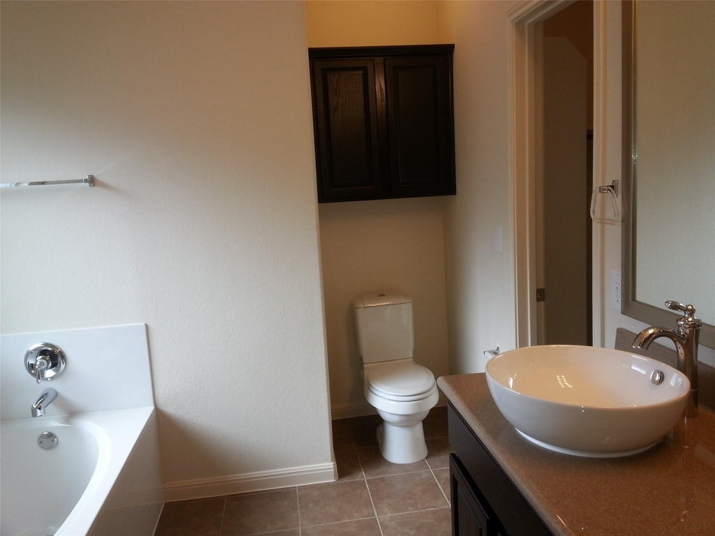 2504 Mcdonald Way - Photo 2