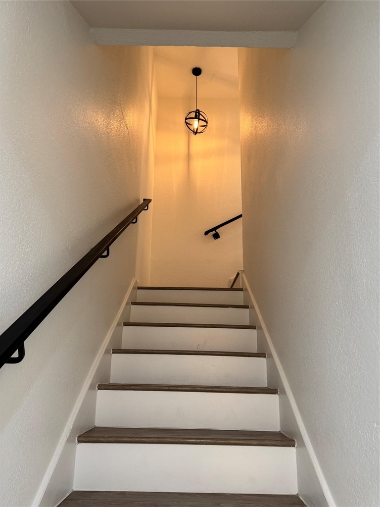 2124 Burton Dr - Photo 9