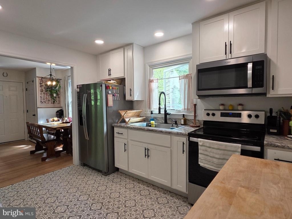4 Carolee Drive - Photo 10