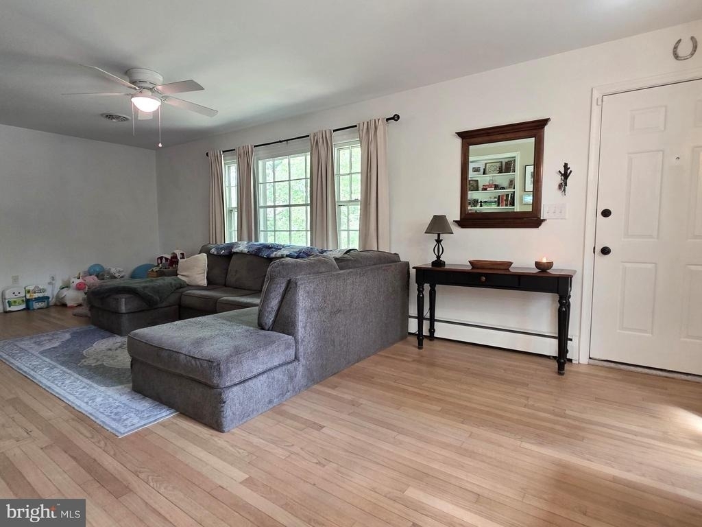 4 Carolee Drive - Photo 4