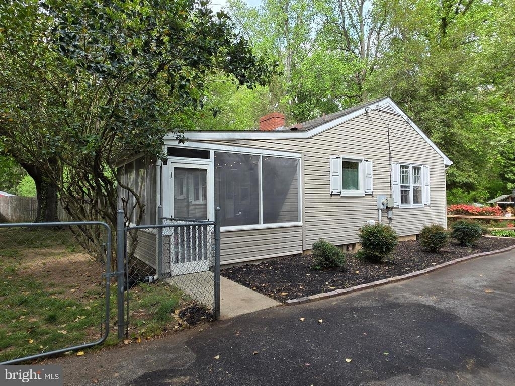 4 Carolee Drive - Photo 3