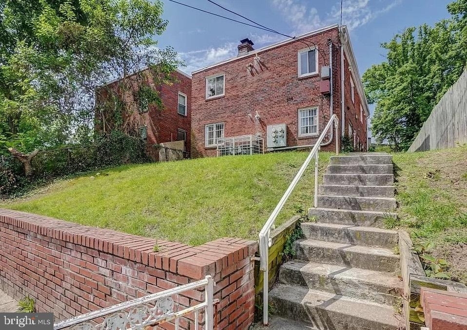 506 Eastern Avenue Ne - Photo 1