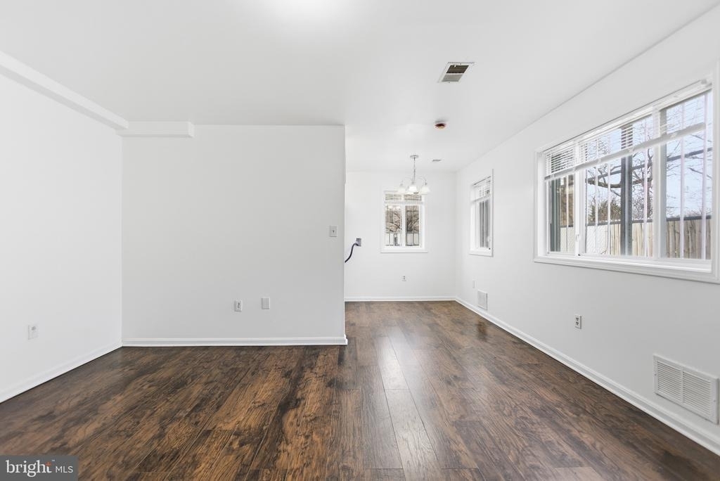 506 Eastern Avenue Ne - Photo 3