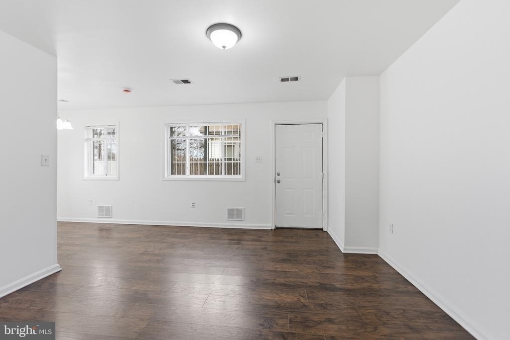 506 Eastern Avenue Ne - Photo 5