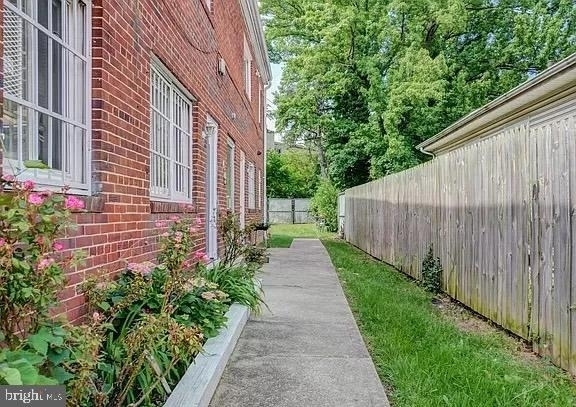 506 Eastern Avenue Ne - Photo 2