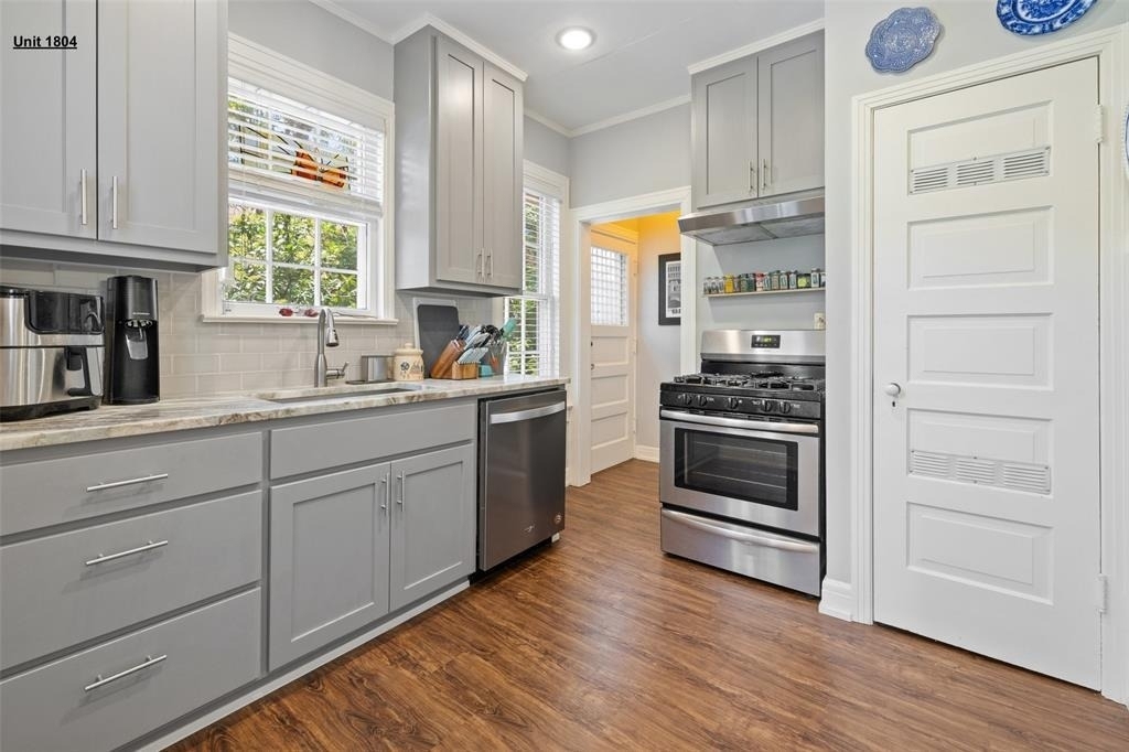 1804 Pearl St - Photo 1