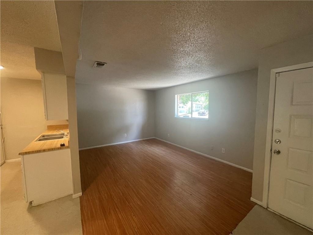 1085 Linde Ave - Photo 3