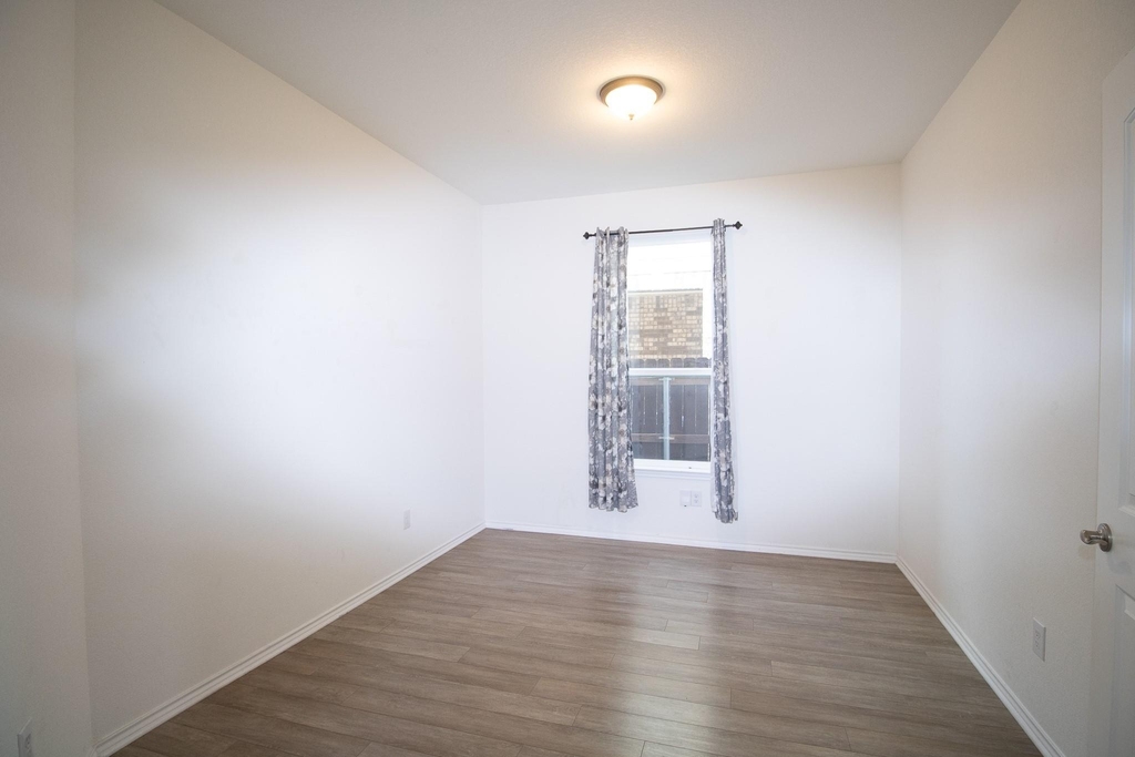 2105 Ebony Dove St - Photo 2