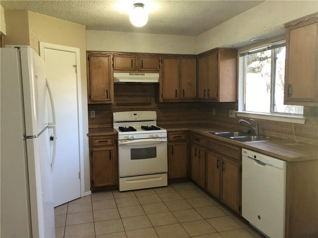 6211 Sunkist Ln - Photo 3