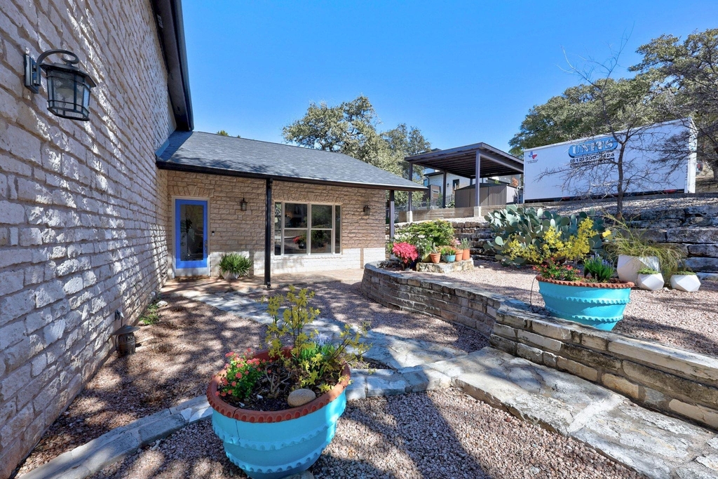 5600 Blueridge Ct - Photo 3