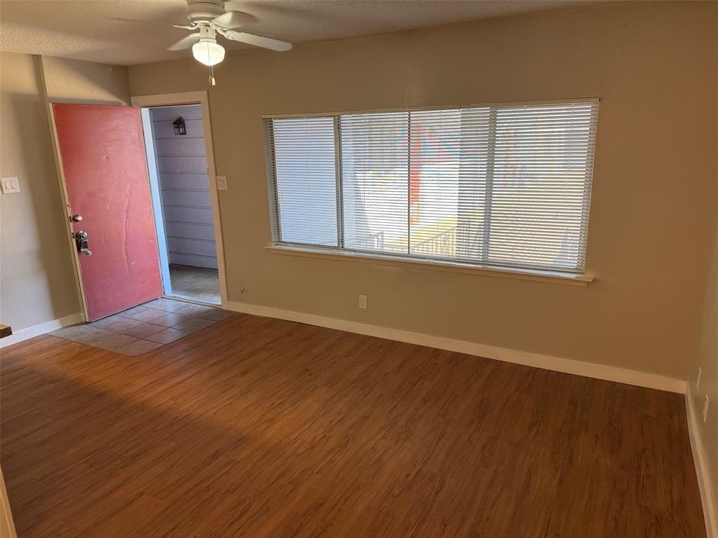 2408 Longview St - Photo 3