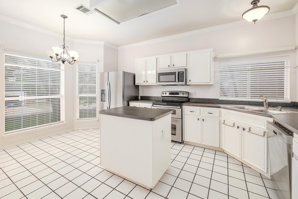 9401 Caracas Dr - Photo 9