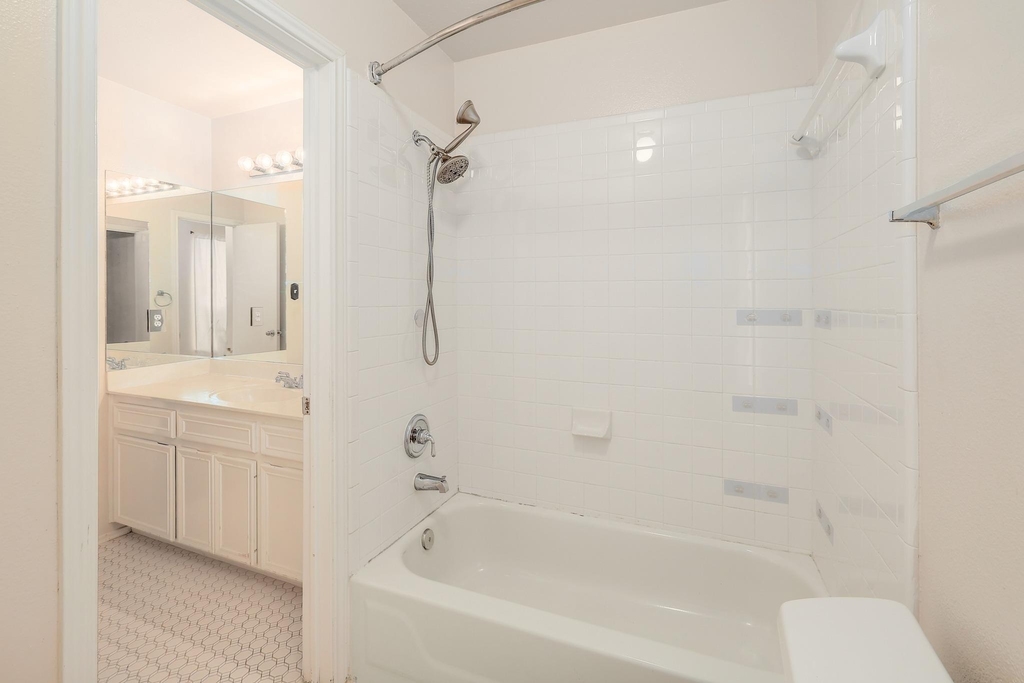 9401 Caracas Dr - Photo 22