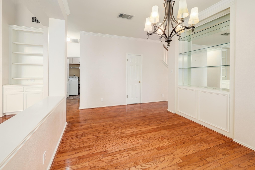 9401 Caracas Dr - Photo 8
