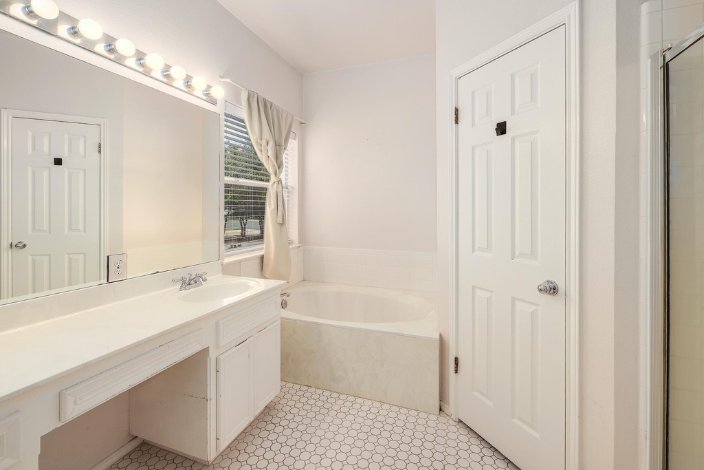 9401 Caracas Dr - Photo 14
