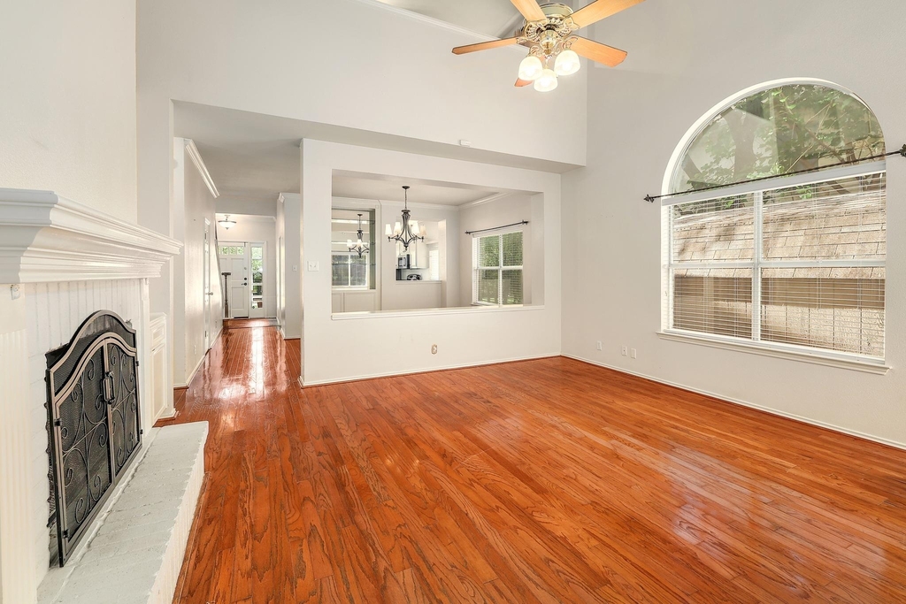 9401 Caracas Dr - Photo 3