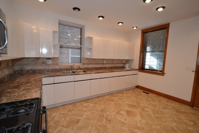 4118 N Ashland Avenue - Photo 2
