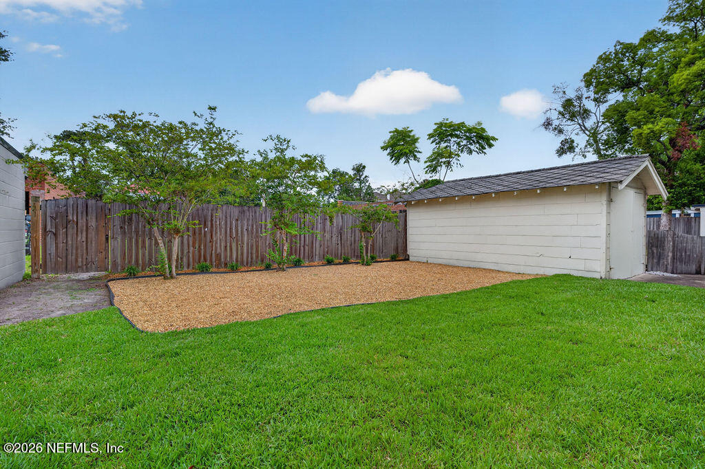 2247 Riverside Avenue - Photo 21