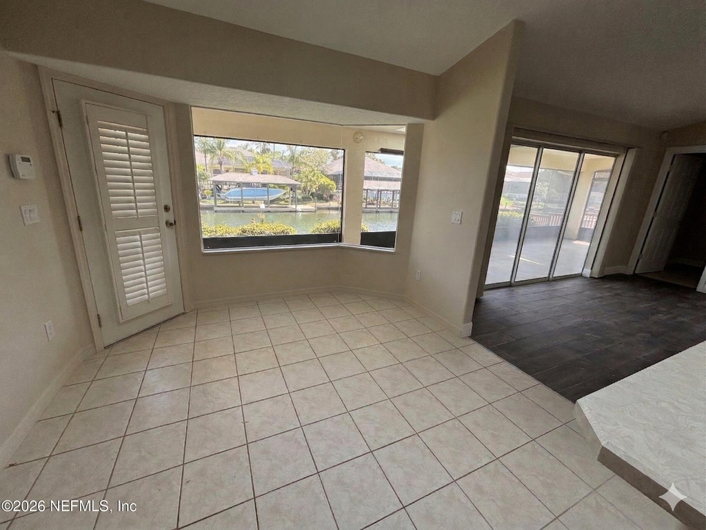 20 Clarendon Court N - Photo 8
