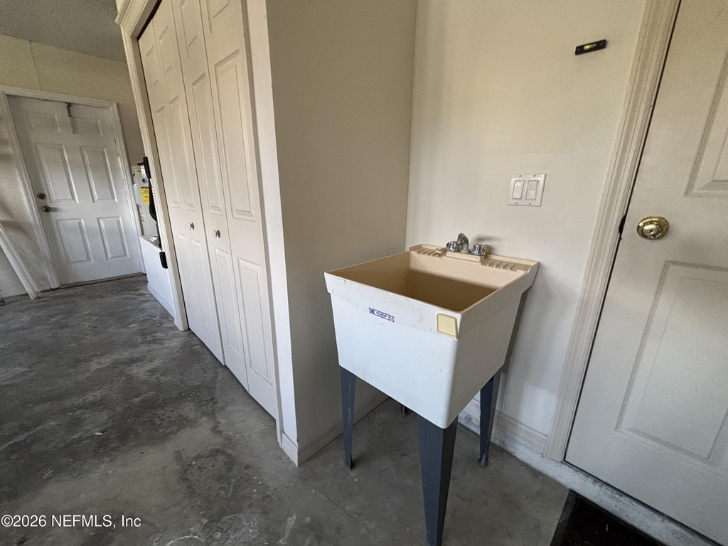 20 Clarendon Court N - Photo 9