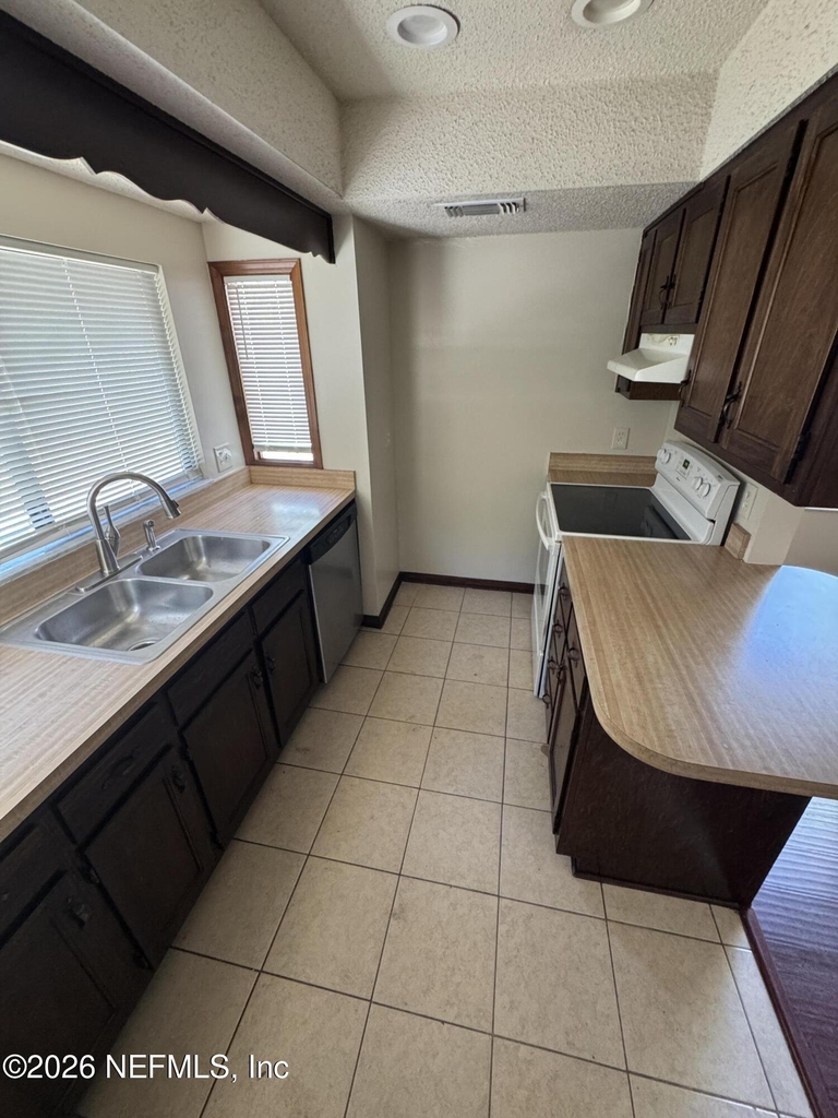 8321 Crosswind Road - Photo 10
